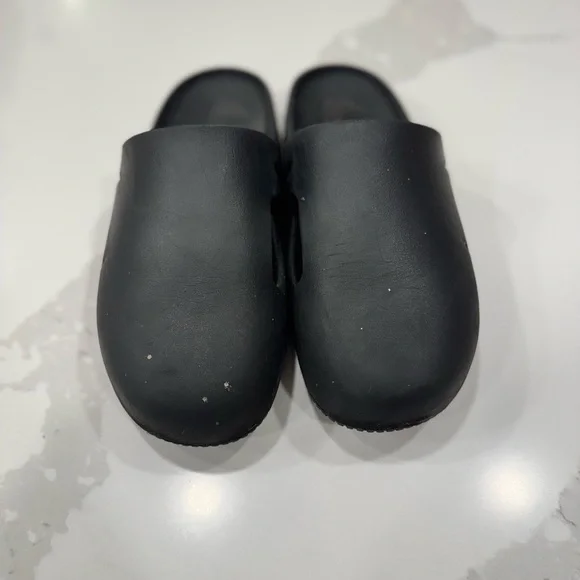 Black Nike  Slip-On Clogs - Picture 5 of 6